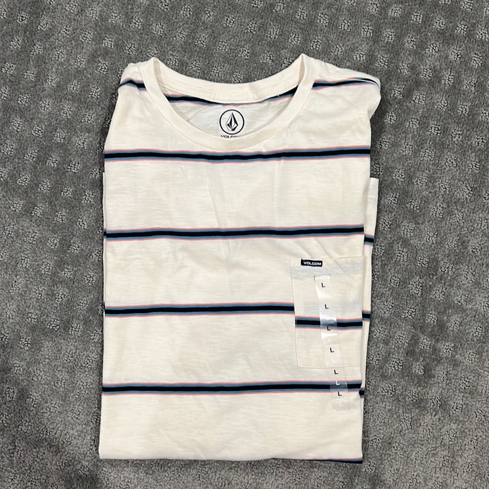 Volcom t shirt